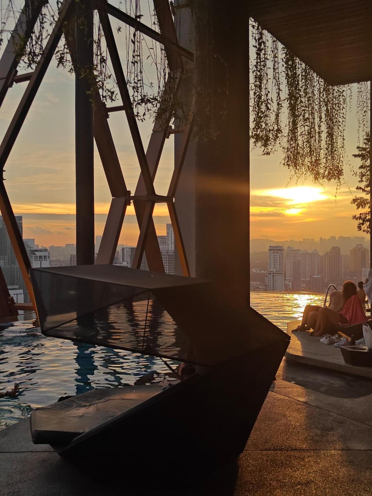 Scarletz Suites Twin Tower Klcc Kuala Lumpur By Okidoki Exterior foto